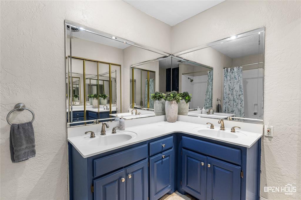 3316 Kessler Boulevard Property Photo 12
