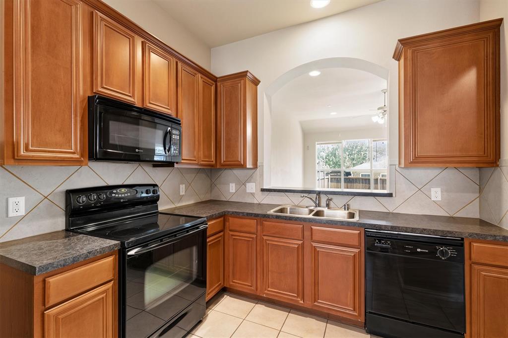 2833 Mott Street Property Photo 6