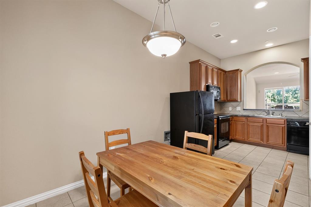 2833 Mott Street Property Photo 8