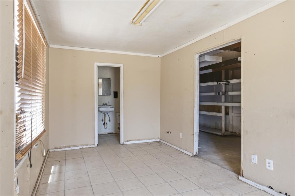 901 E Dallas Avenue Property Photo 29