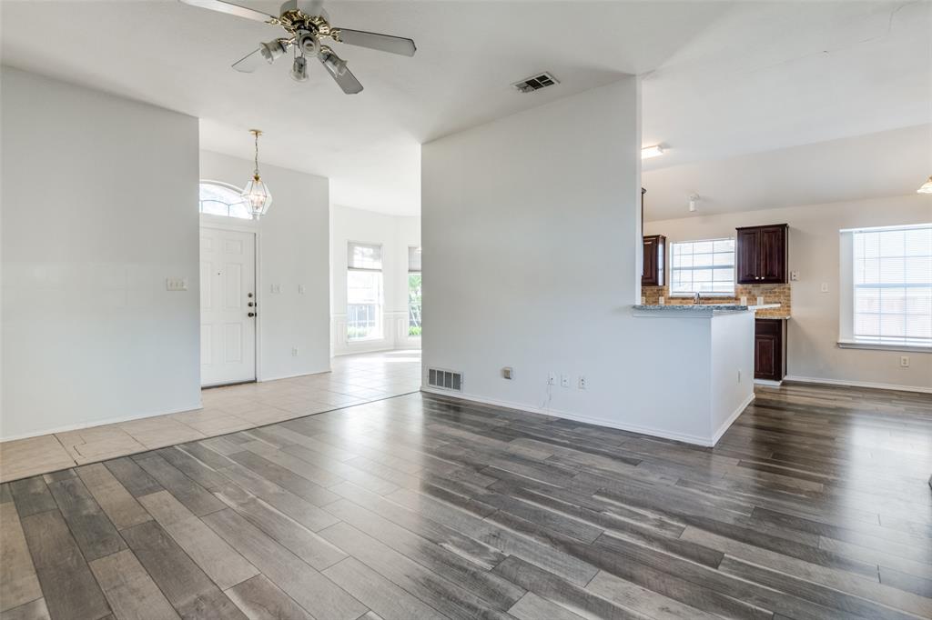 4500 Saddlebrook Drive Property Photo 4
