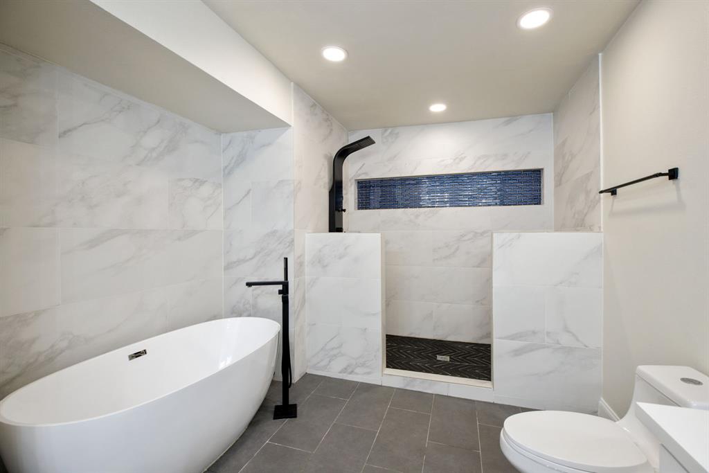 2301 Huntington Drive Property Photo 4