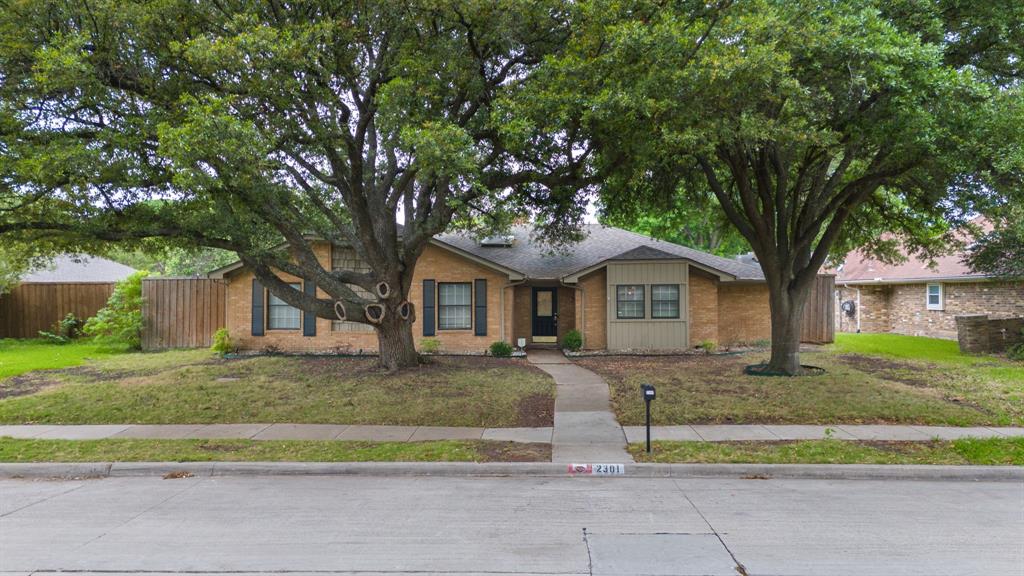 2301 Huntington Drive Property Photo 5
