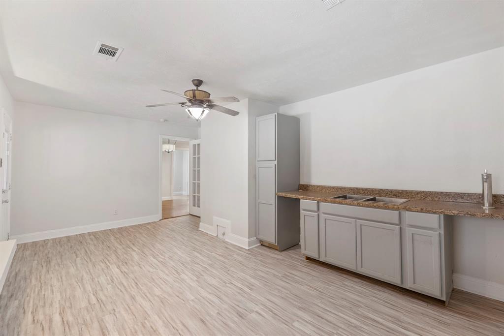 2301 Huntington Drive Property Photo 6