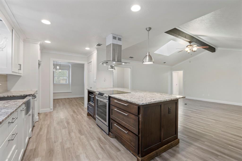 2301 Huntington Drive Property Photo 8
