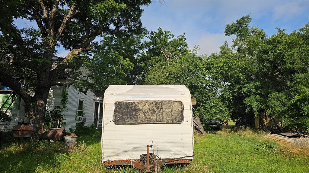 201 E Pecan Street Property Photo 6