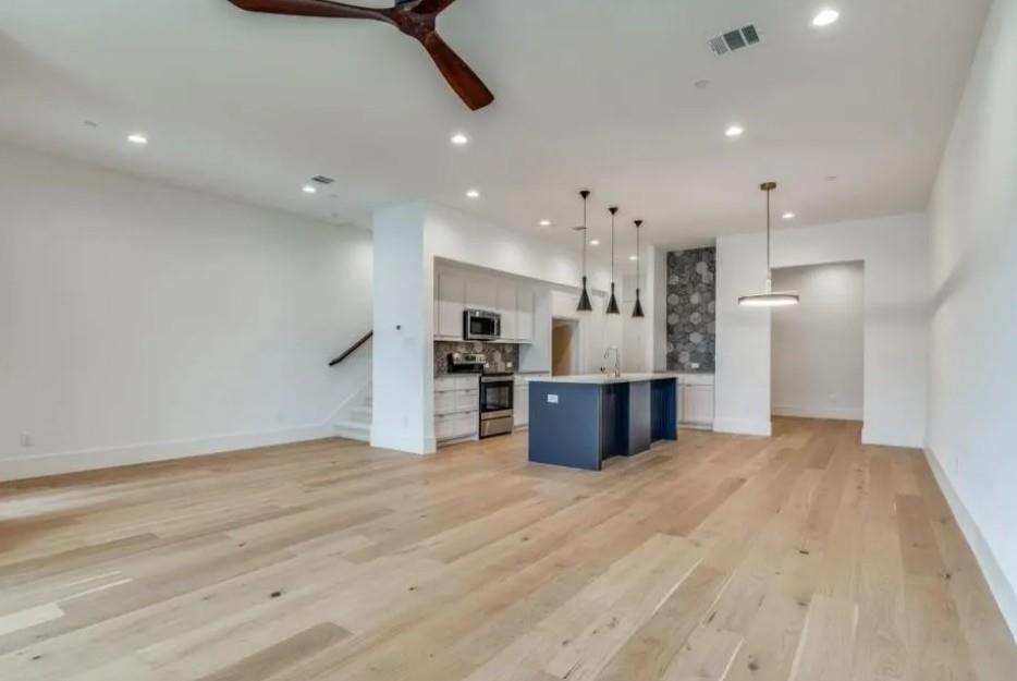 824 Eaglescliffe Landing Property Photo 3