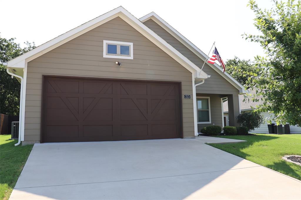 213 Clover Circle Property Photo 2
