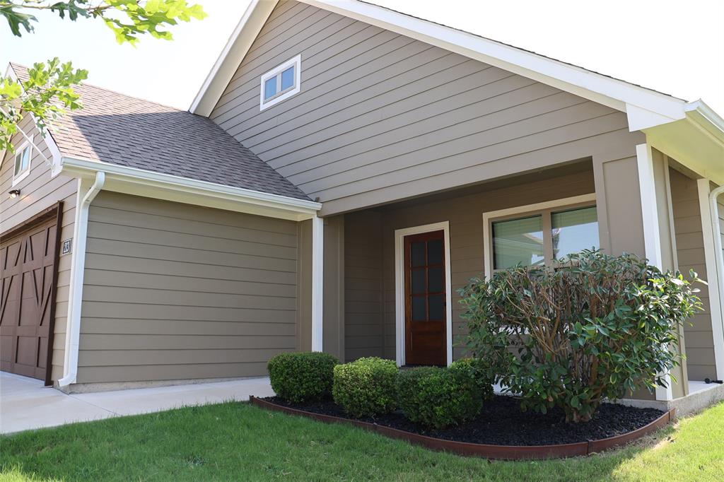 213 Clover Circle Property Photo 3