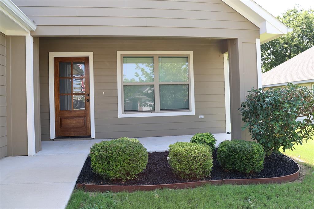 213 Clover Circle Property Photo 4