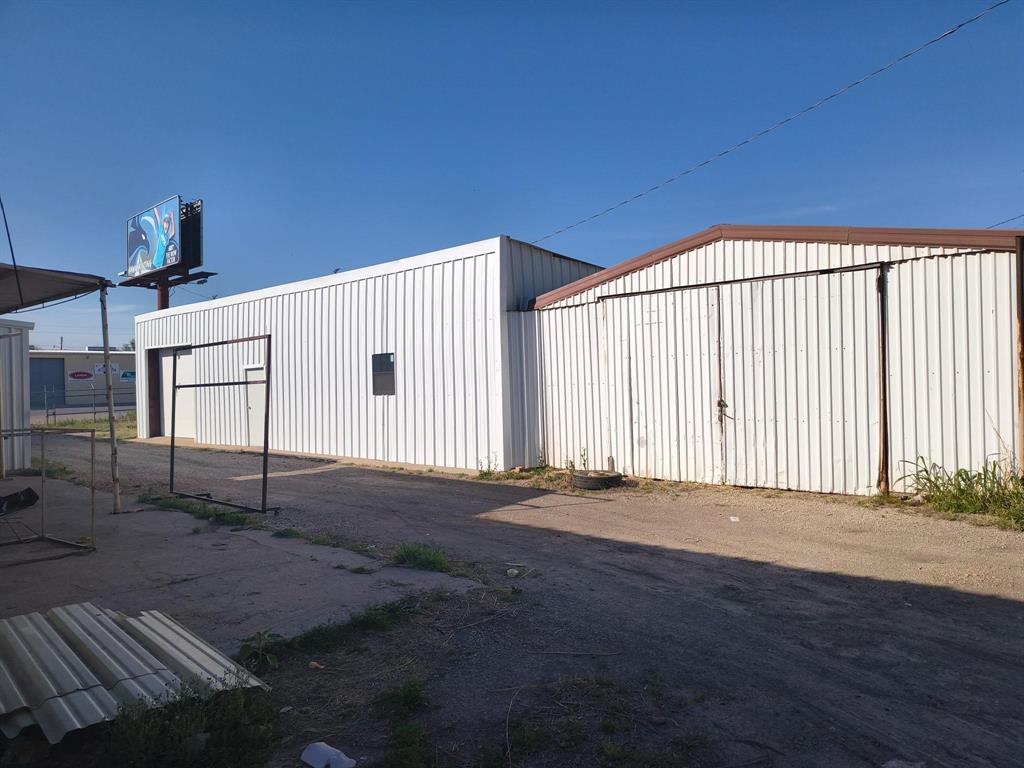 1939 S Treadaway Boulevard Property Photo 2