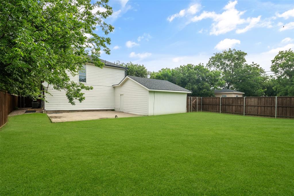 311 E Walnut Street Property Photo 8