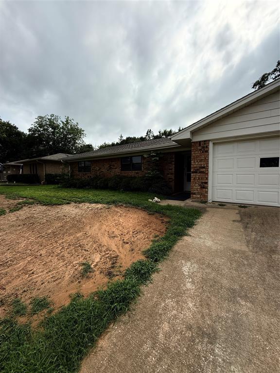 2409 Caprice Avenue Property Photo 2