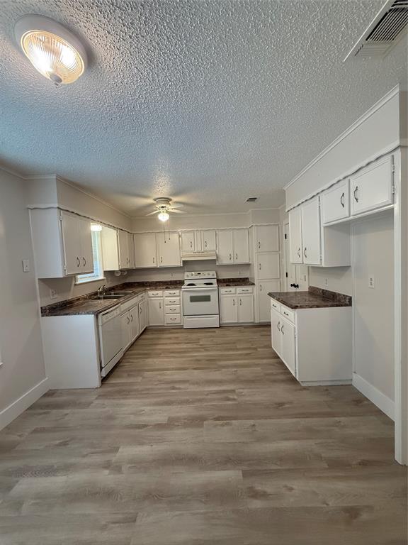 2409 Caprice Avenue Property Photo 4