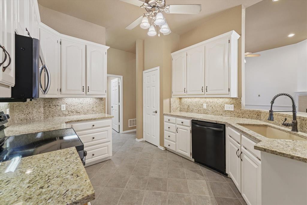 415 Valley View Lane Property Photo 11