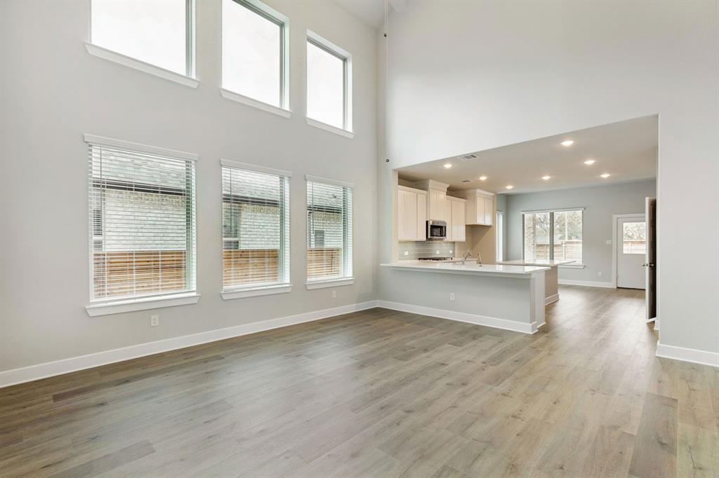 3921 Lakefield Drive Property Photo 4
