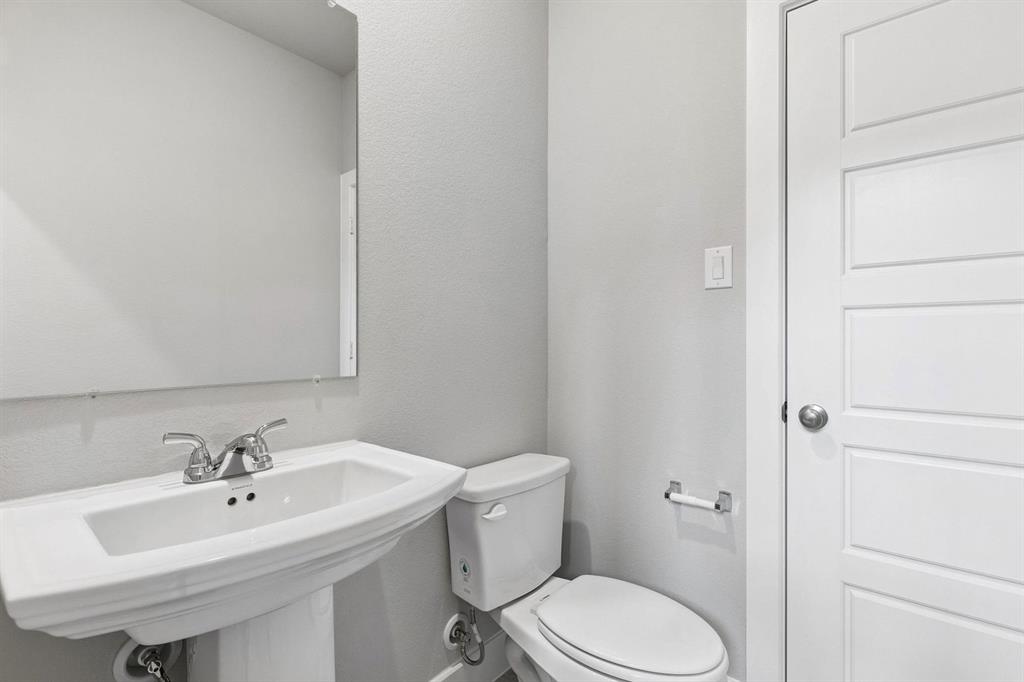 3921 Lakefield Drive Property Photo 13