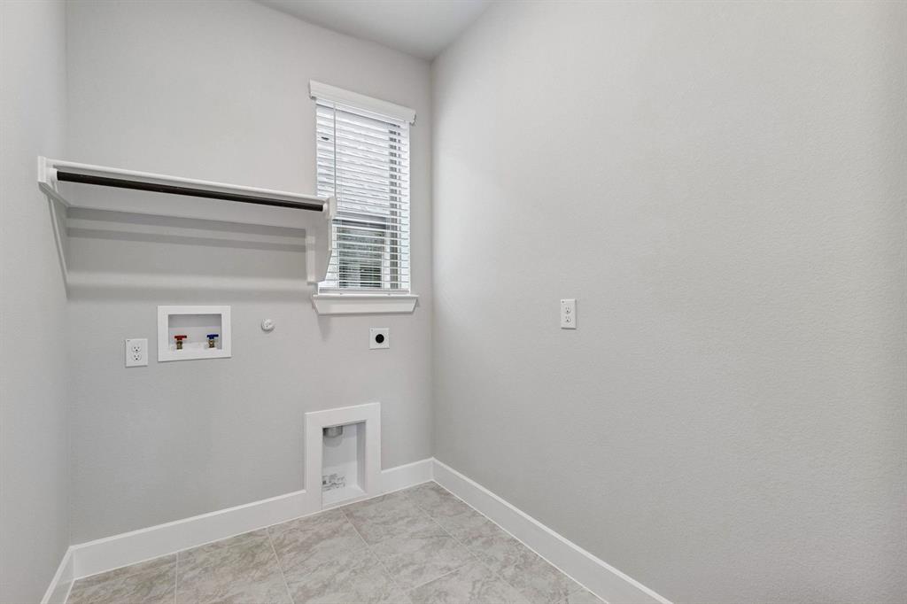 3921 Lakefield Drive Property Photo 14