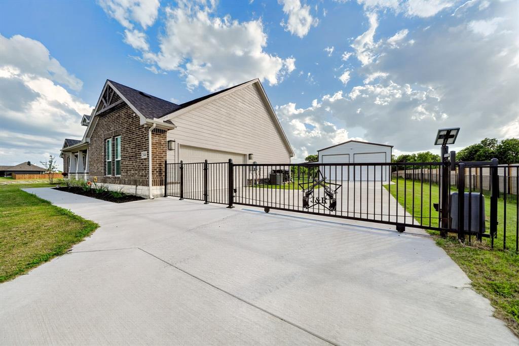 2446 Blackjack Oak Road Property Photo 6