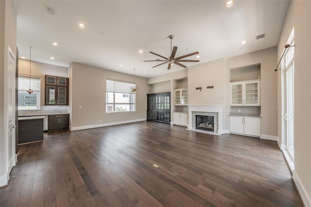 381 E Greenbriar Lane 804 Property Photo 15