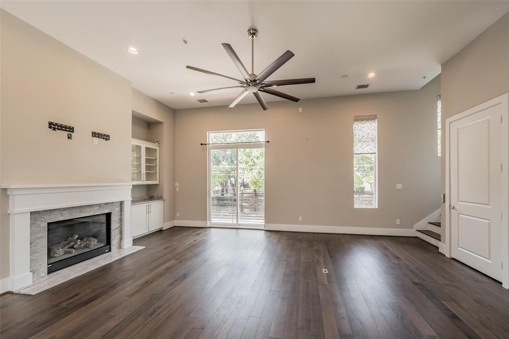 381 E Greenbriar Lane 804 Property Photo 16