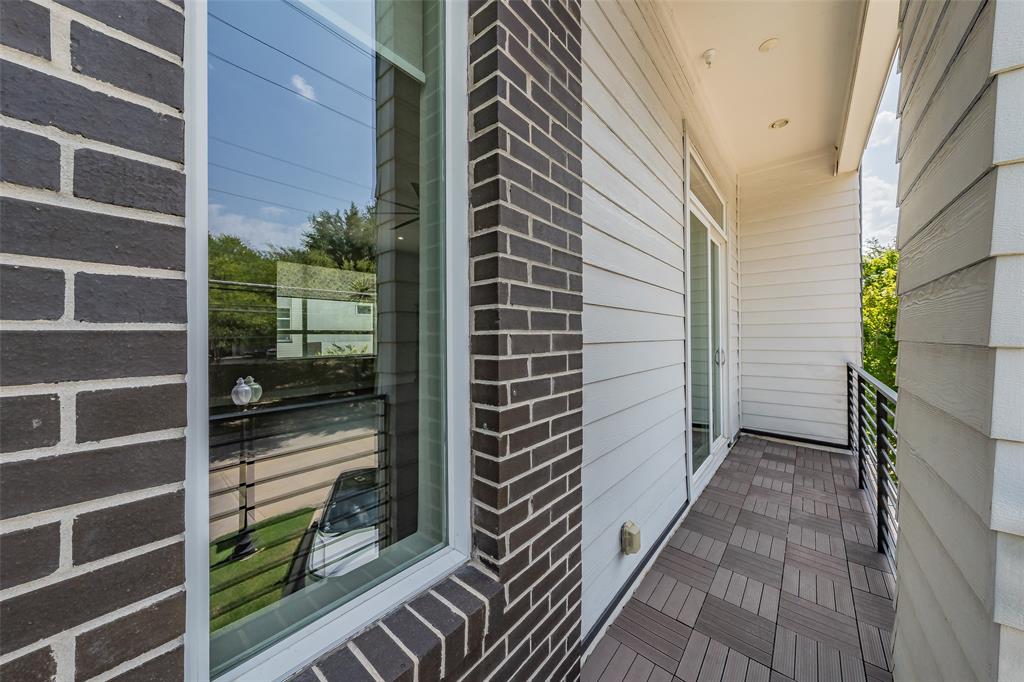 381 E Greenbriar Lane 804 Property Photo 19