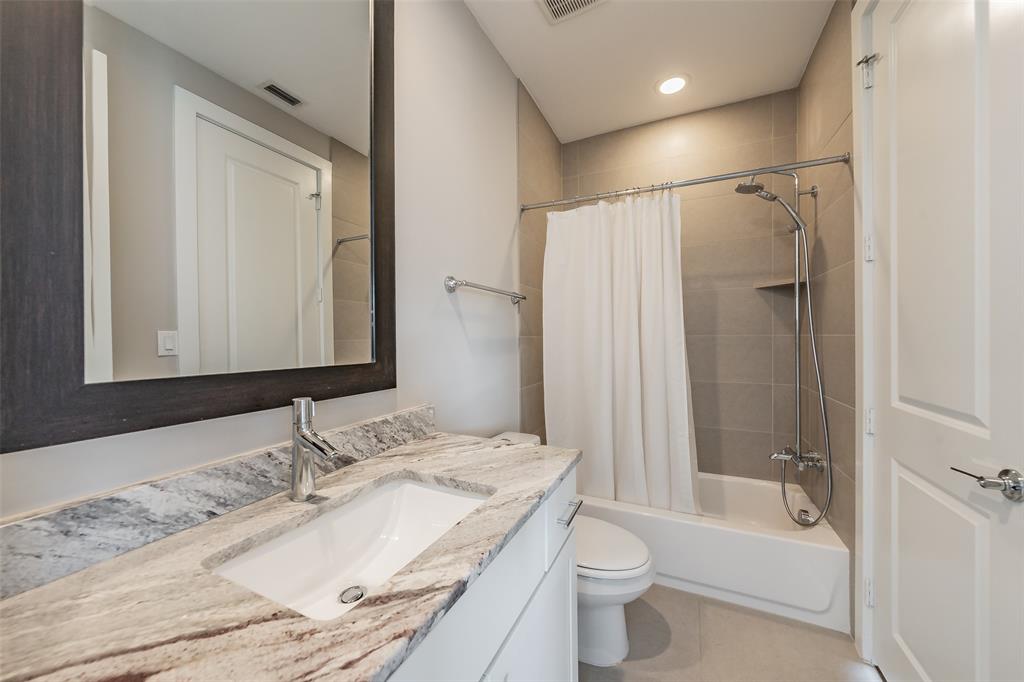 381 E Greenbriar Lane 804 Property Photo 34