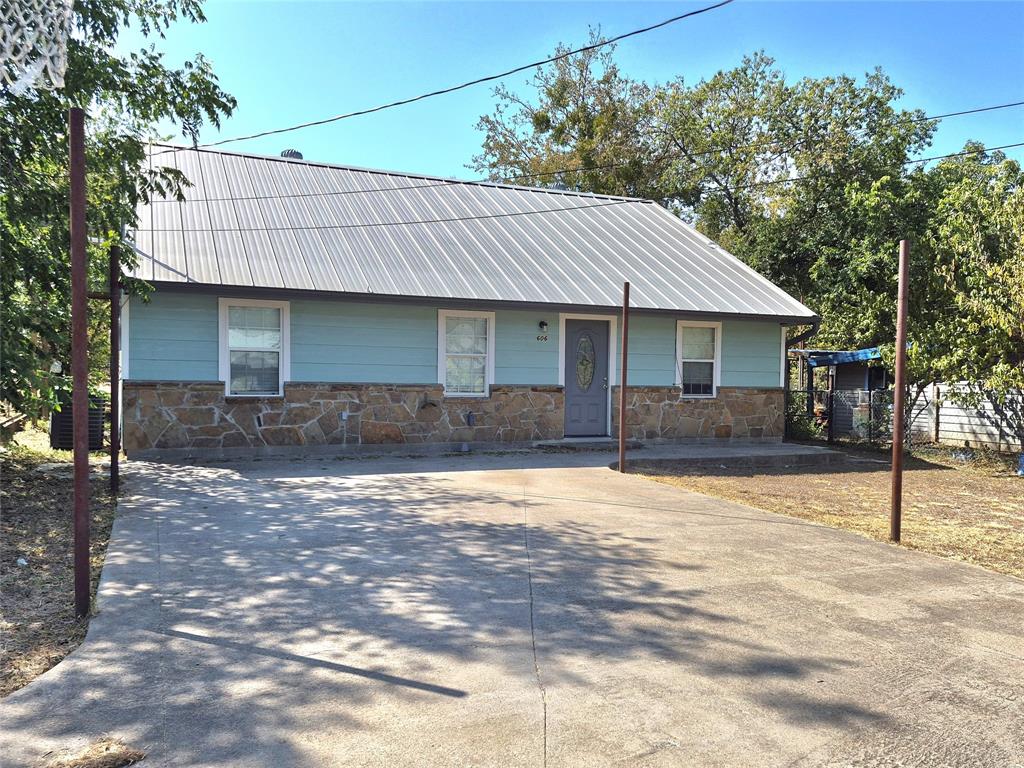 606 E Clifton Street Property Photo 2