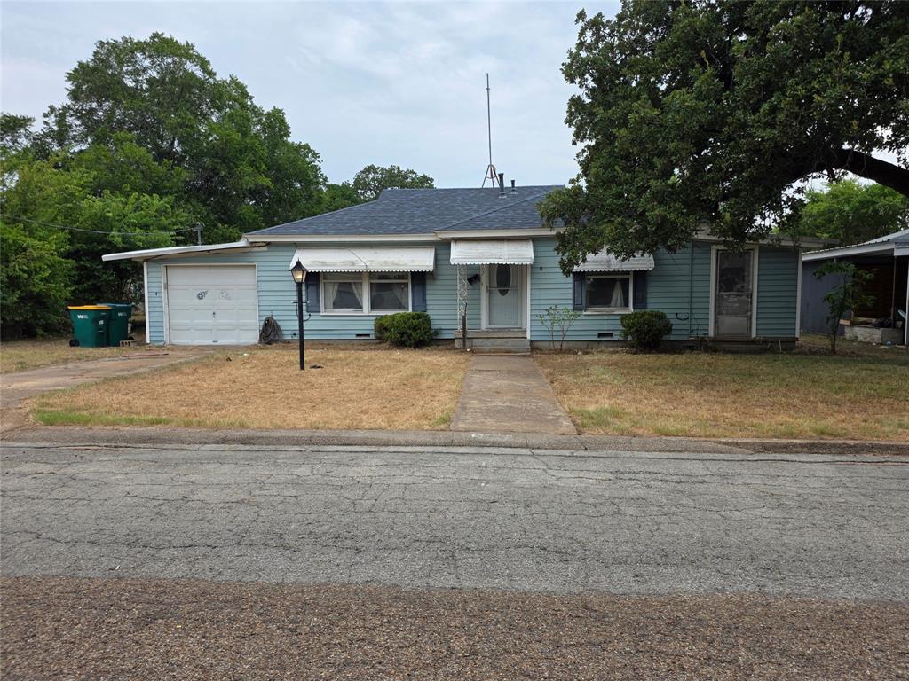 2407 Oak Drive Property Photo 2