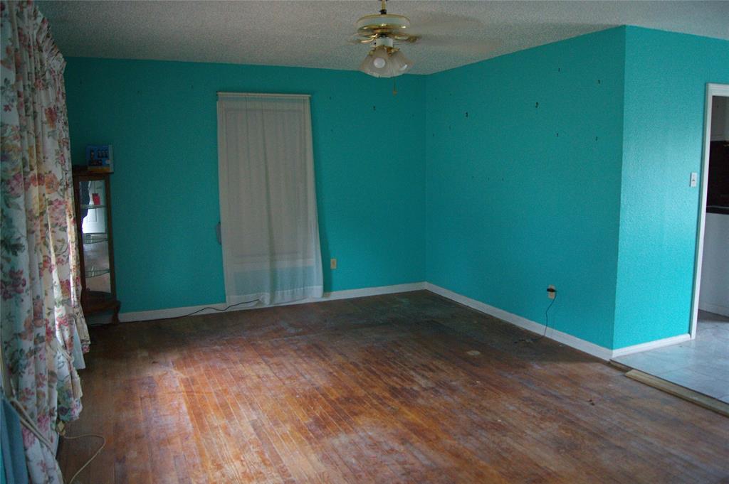 2407 Oak Drive Property Photo 3