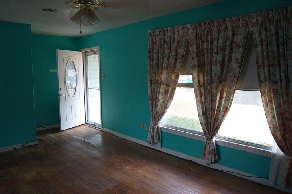 2407 Oak Drive Property Photo 5