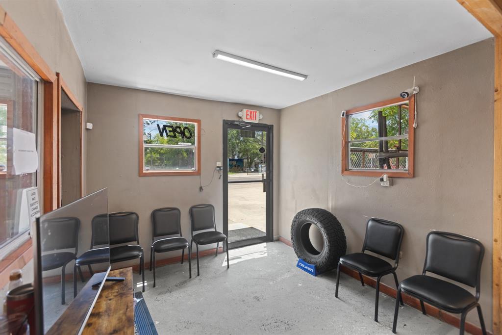 1305 W Main Street Property Photo 7