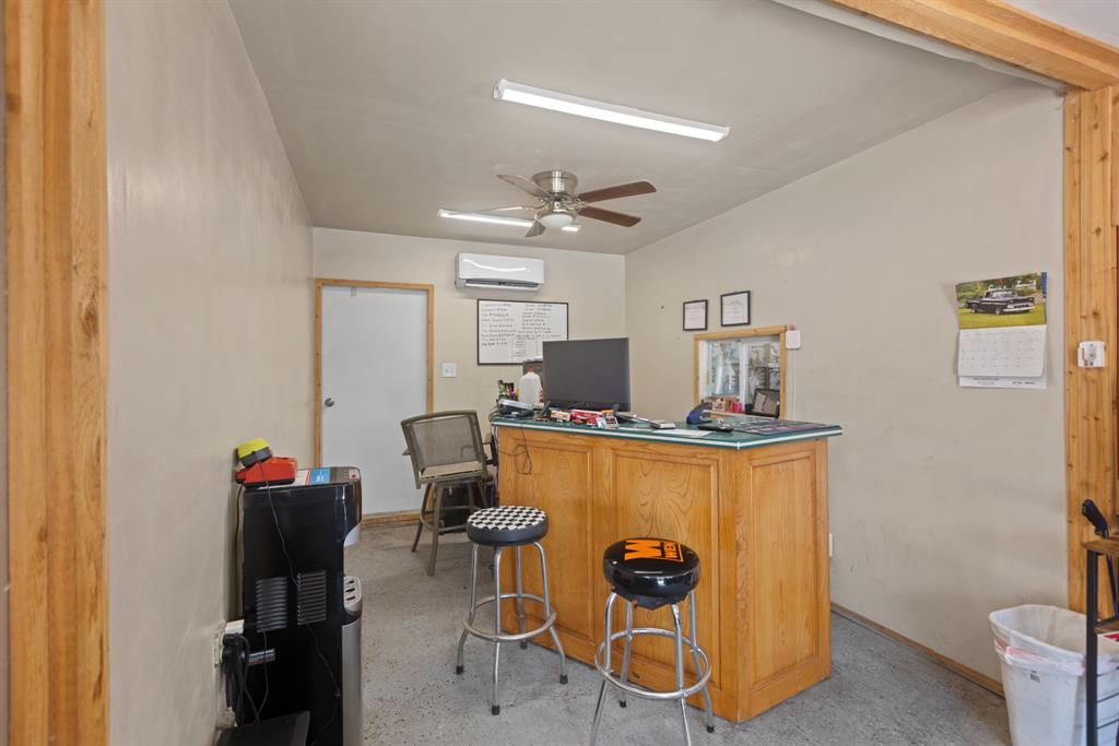 1305 W Main Street Property Photo 9
