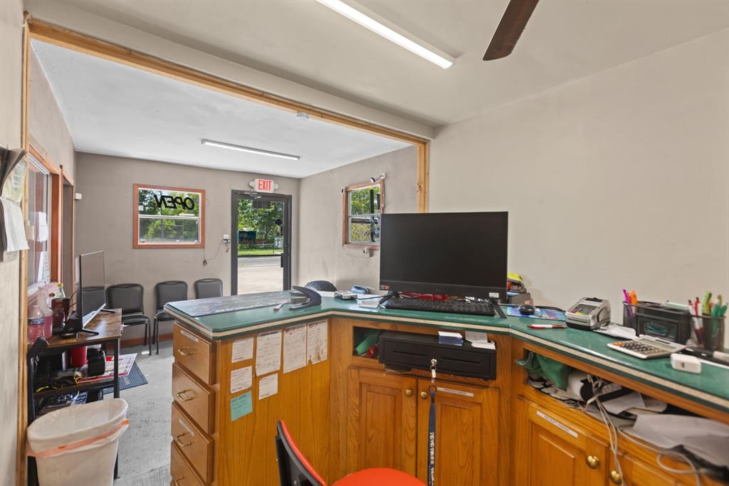 1305 W Main Street Property Photo 11