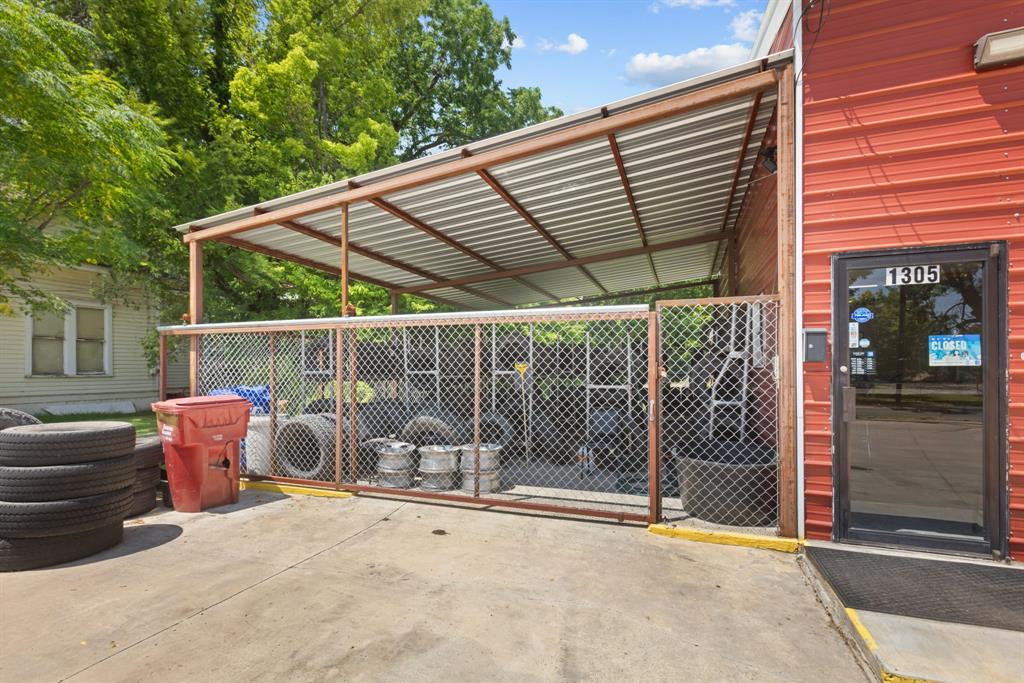 1305 W Main Street Property Photo 24