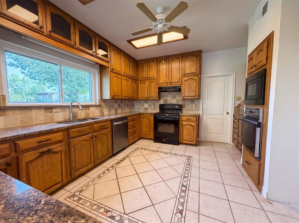 7632 Westwind Drive Property Photo 2