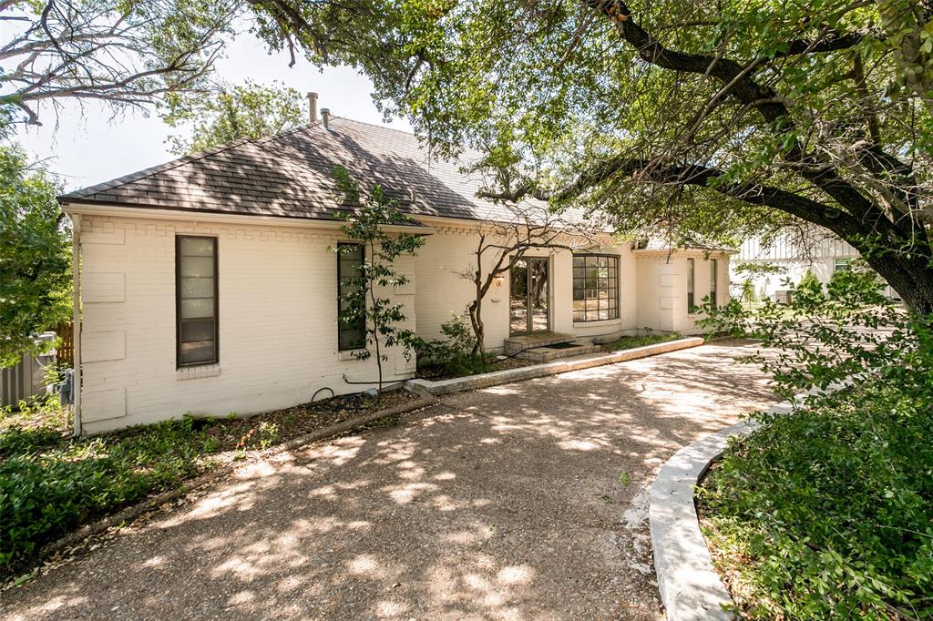 1909 Dakar Road Property Photo 1