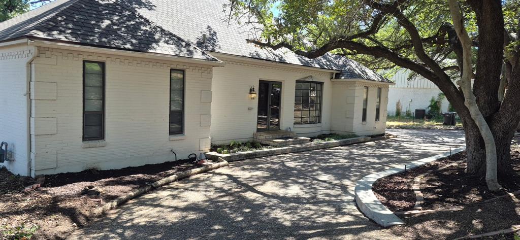 1909 Dakar Road Property Photo 1