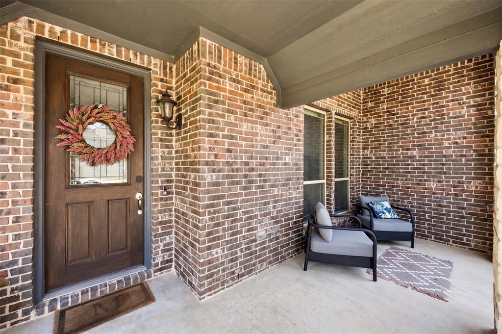 813 Lake Cove Drive Property Photo 3