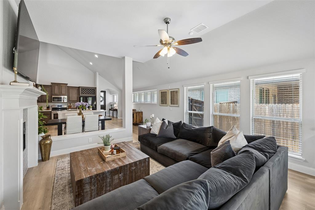 813 Lake Cove Drive Property Photo 15