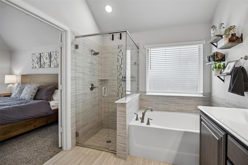 813 Lake Cove Drive Property Photo 18