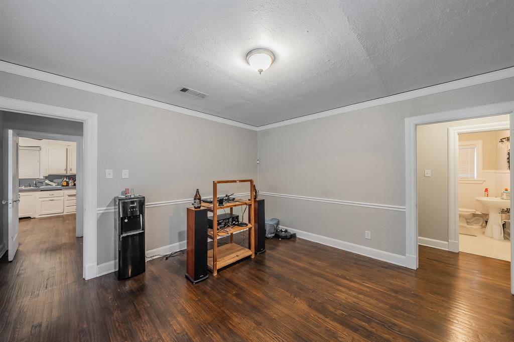 3257 Greene Avenue Property Photo 5