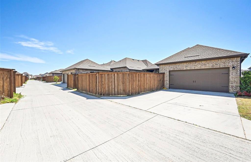 1415 White Squall Trail Property Photo 32