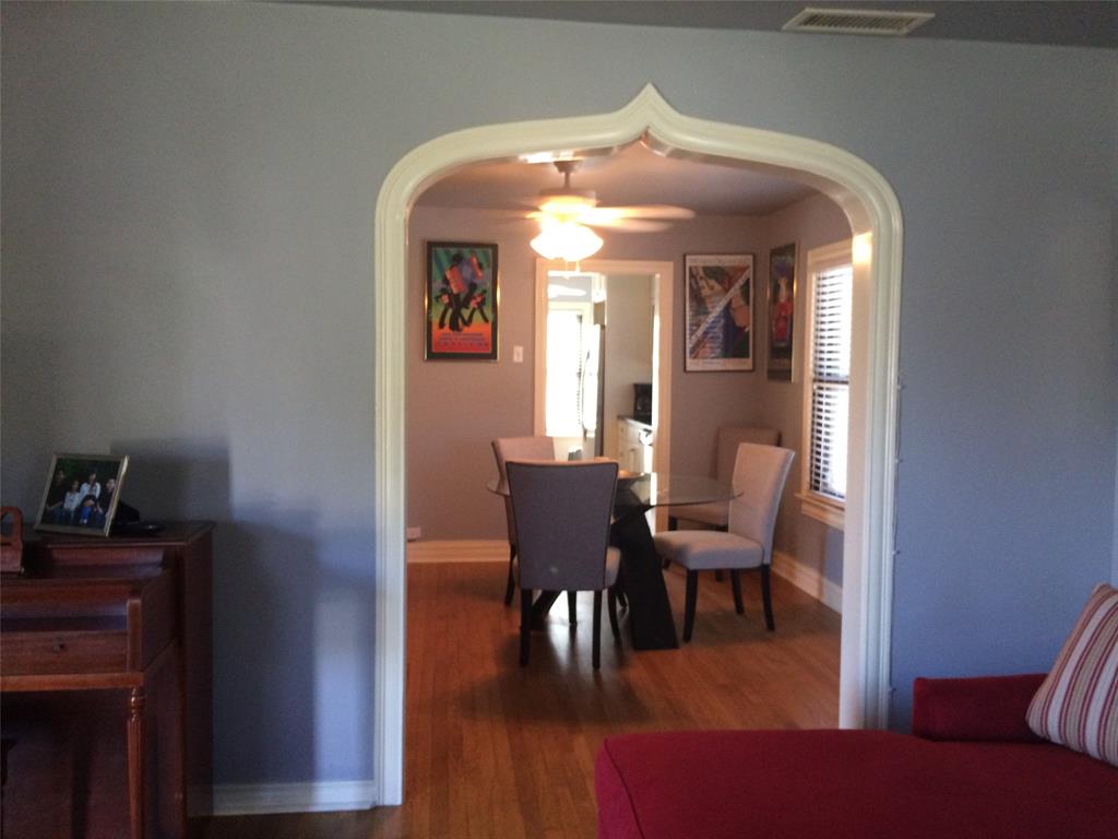 2546 Gladstone Drive Property Photo 5