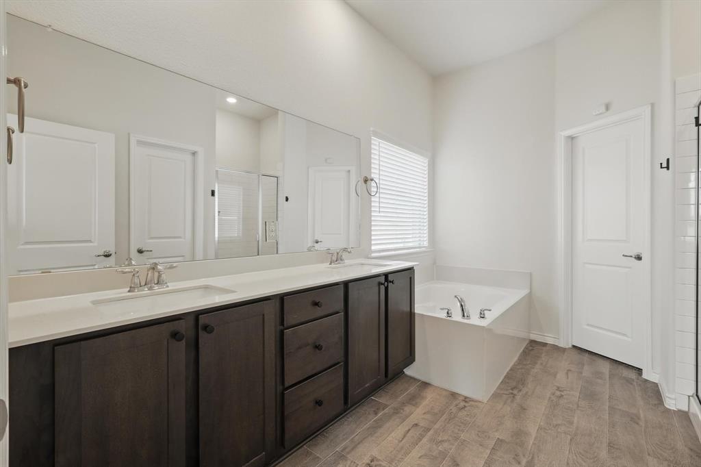 11112 Summer Rain Boulevard Property Photo 23