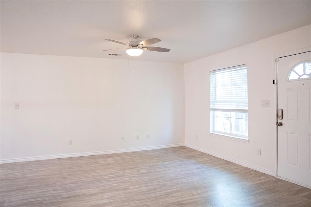 300 S Cottonbelt Avenue 3a Property Photo 4