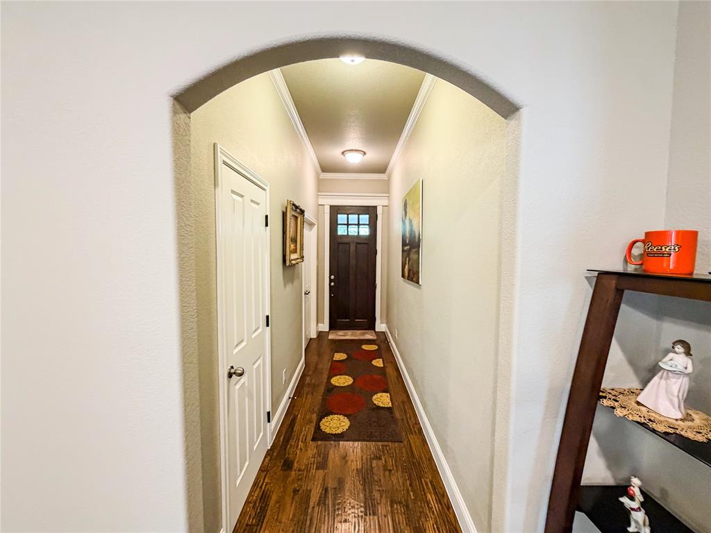 402 N Trinity Street Property Photo 2