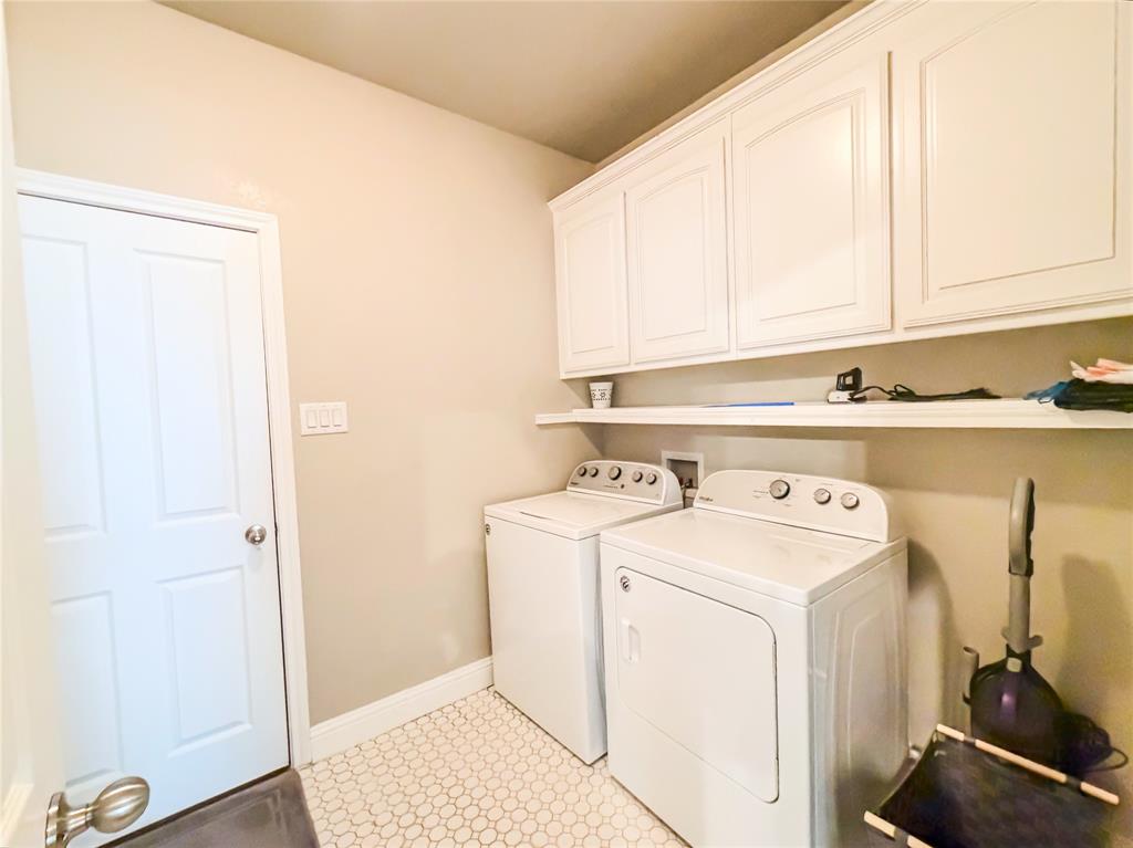 402 N Trinity Street Property Photo 12