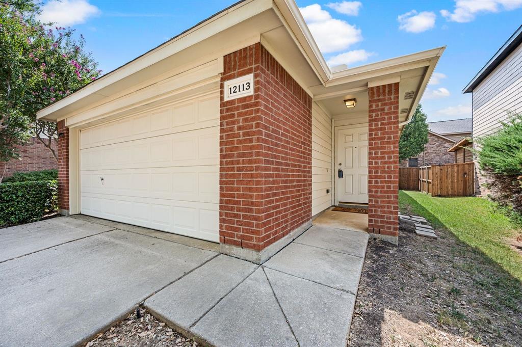 12113 Thicket Bend Drive Property Photo 3