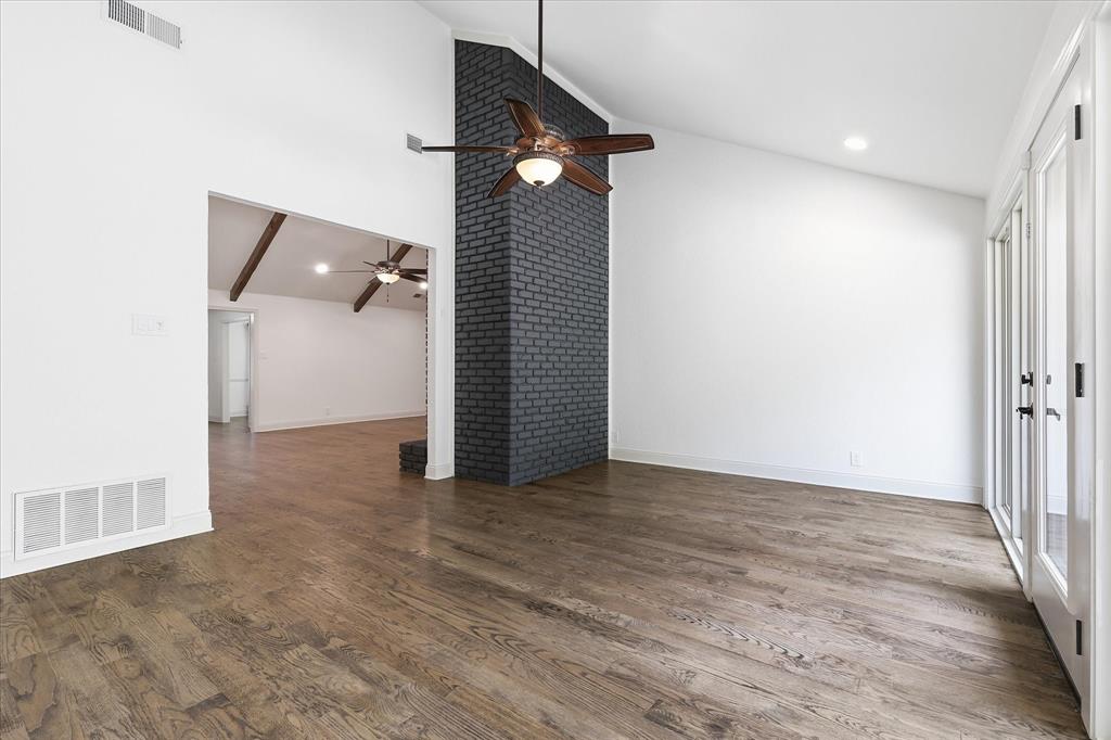 1100 Yorkshire Drive Property Photo 10